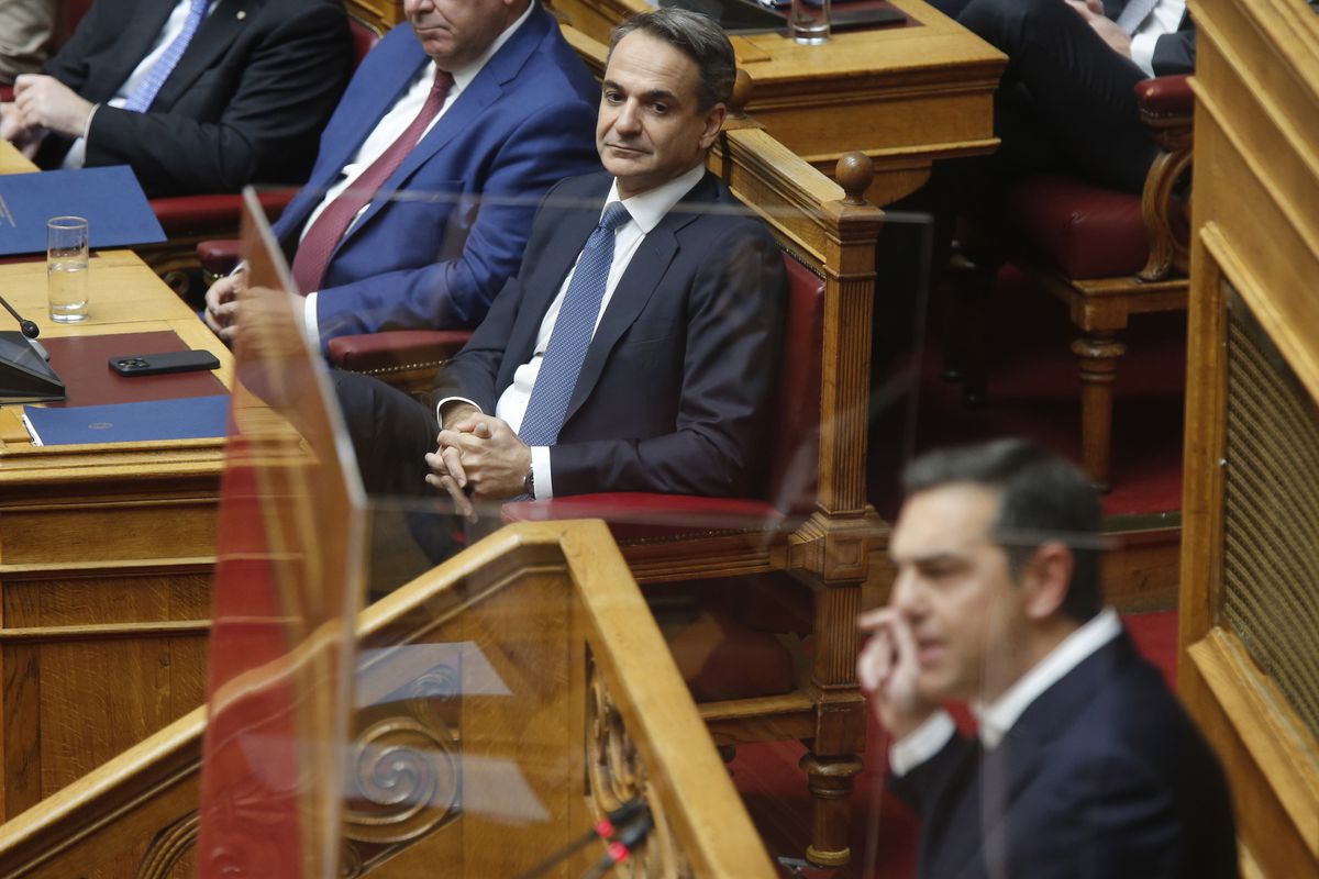 El primer ministro de Grecia, Kyriakos Mitsotakis, supera la moción de censura por un escándalo de escuchas