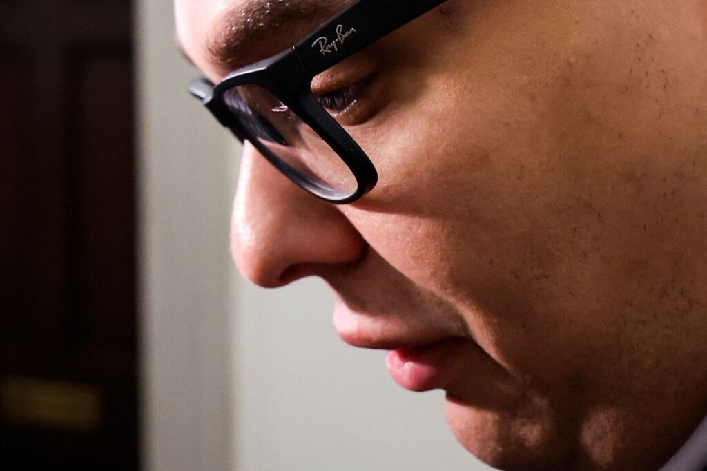 El republicano George Santos dimite de dos comisiones del Congreso hasta que se aclare la polémica sobre su vida