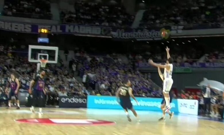 El triplazo de Llull desde media pista que pone por delante al Madrid al descanso