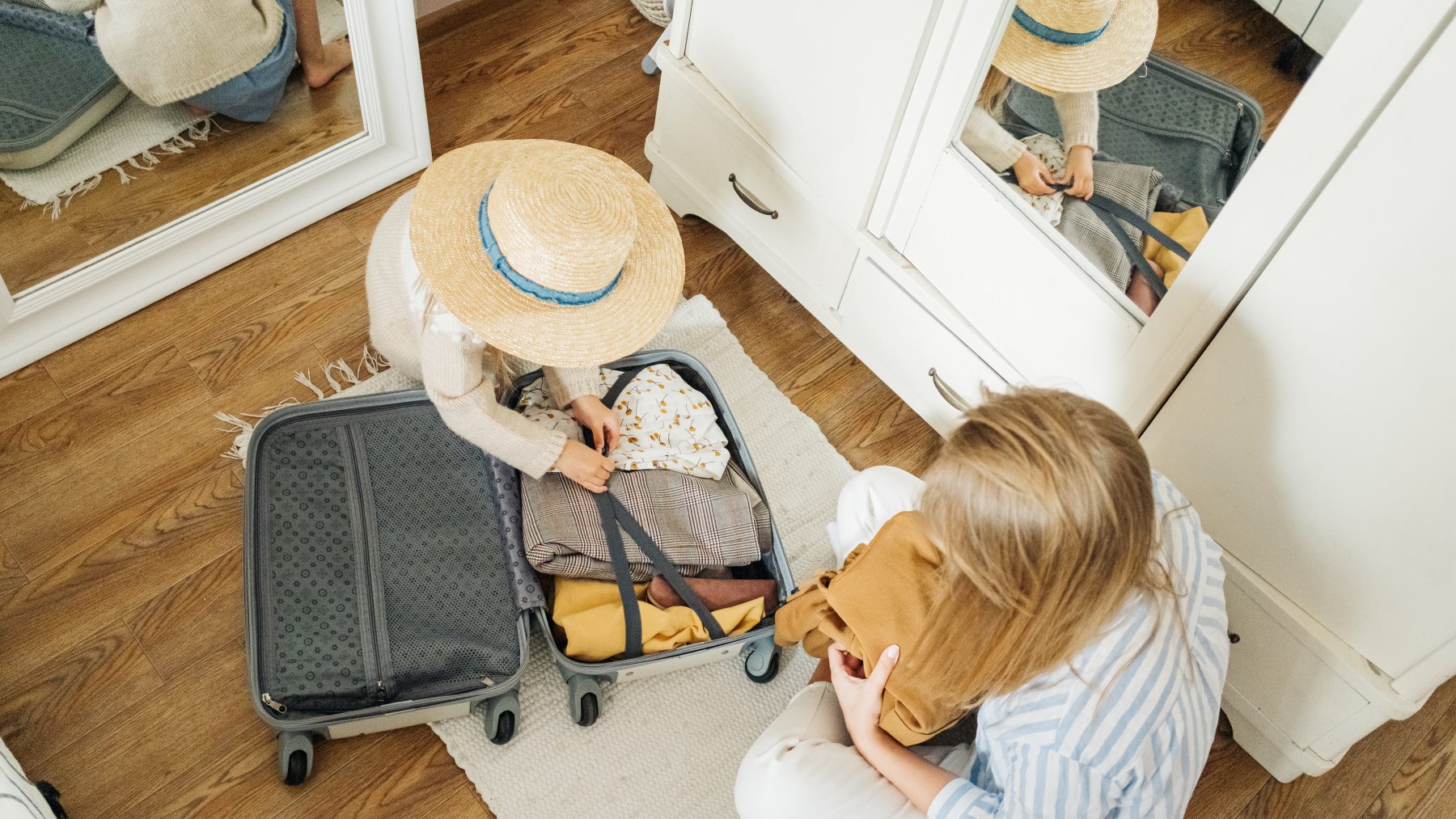 El trucazo casero para meter más ropa en una maleta de cabina