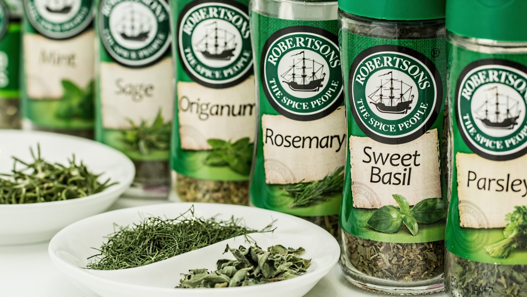 El truco de las especias de plástico que no sabías y que te cambiará la vida