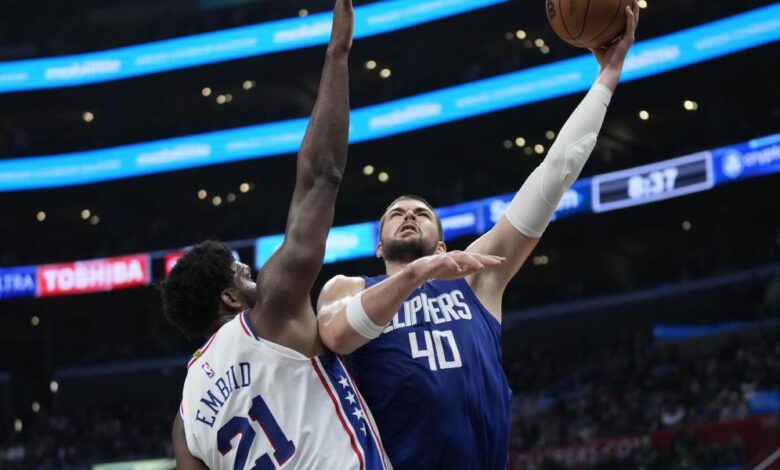 Embiid funde la remontada de los Clippers