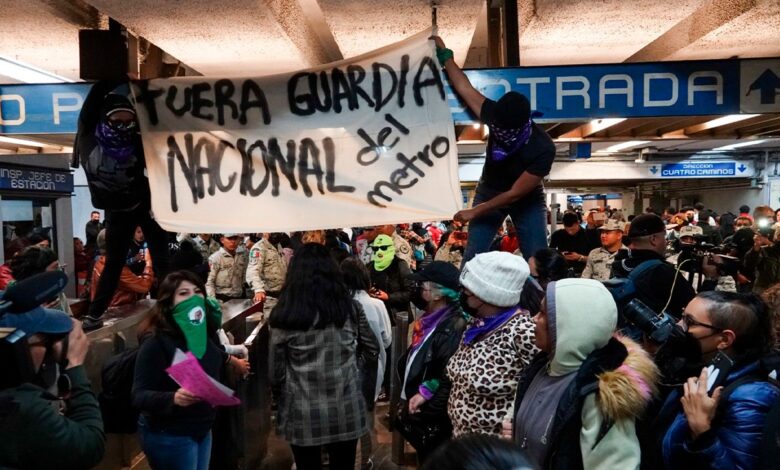 Encapuchadas realizan destrozos en Bellas Artes; protestan por presencia de Guardia Nacional | Videos
