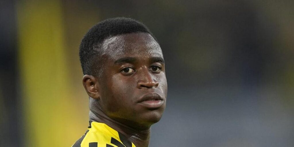 Escándalo Moukoko: En Alemania especulan que tendría 22 años y no 18