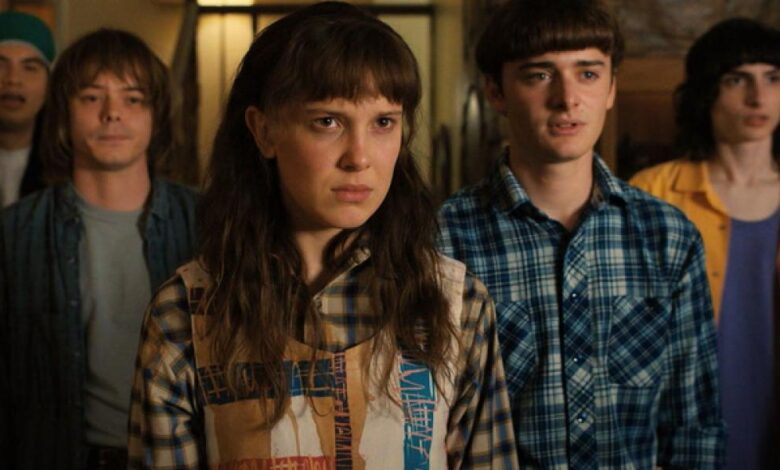Este actor de 'Stranger Things' revela que es gay: "Estuve asustado en el armario durante 18 años"