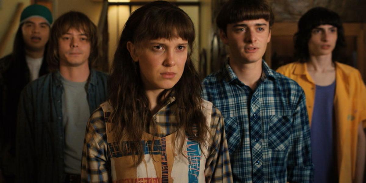 Este actor de 'Stranger Things' revela que es gay: "Estuve asustado en el armario durante 18 años"