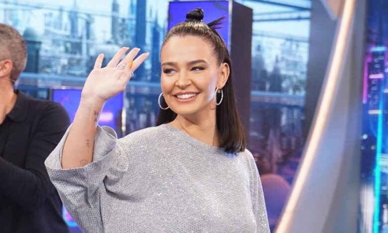 Este fue el llamativo 'look' que Laura Escanes eligió para El Hormiguero