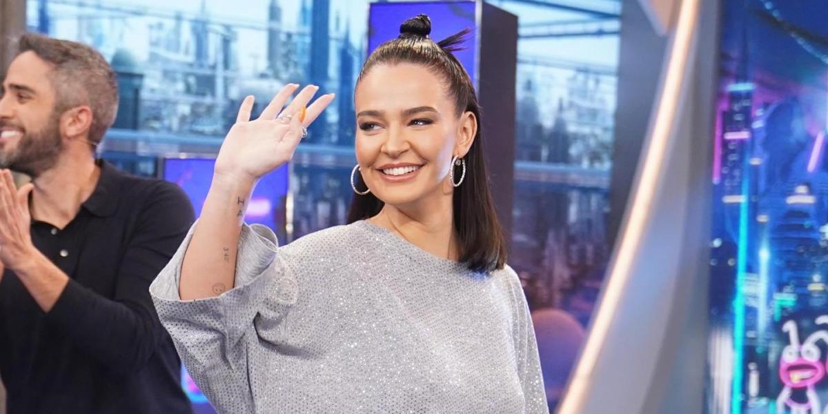 Este fue el llamativo 'look' que Laura Escanes eligió para El Hormiguero