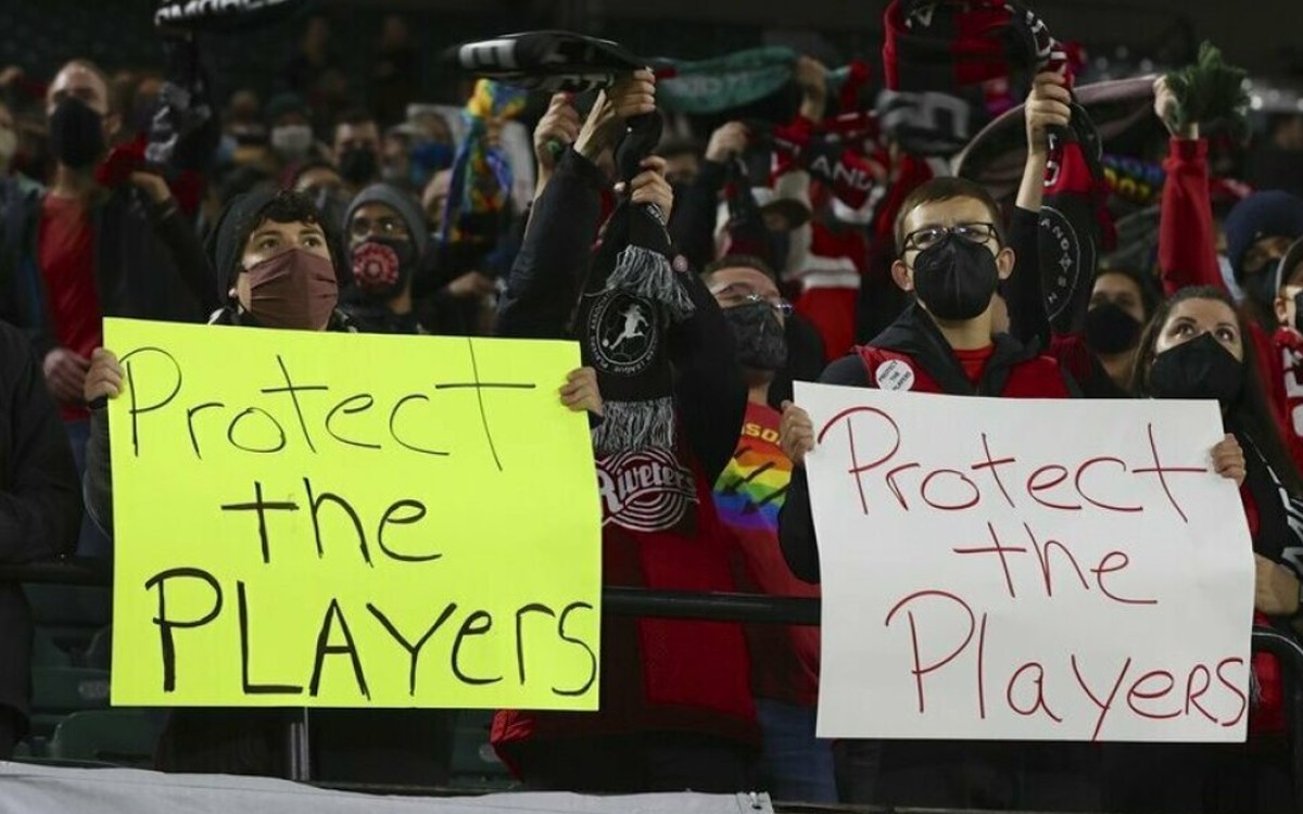 Expulsan de por vida a cuatro directores técnicos por abuso en el futbol femenil de EU