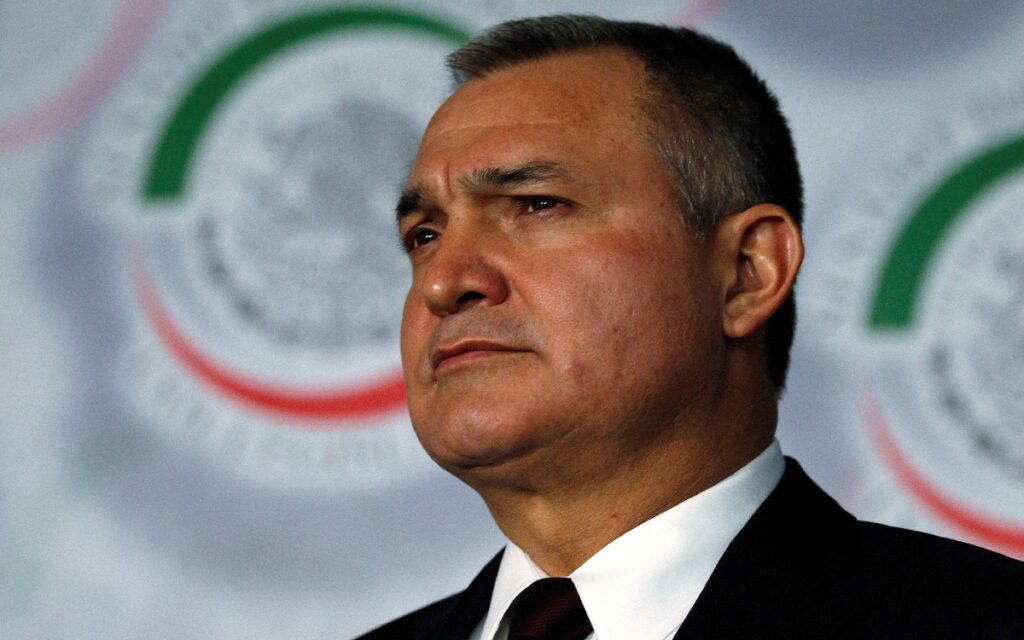 FGR: García Luna tiene dos órdenes de aprehensión en su contra