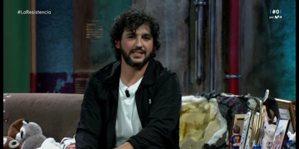 Fran Perea cuenta en 'La Resistencia' su peor borrachera: "Meé contra mis tíos"