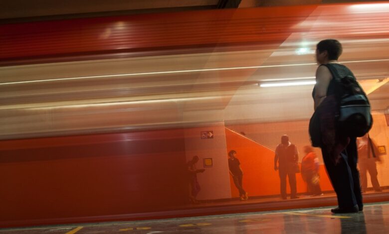 'Fue un accidente'; Mujer acusada de sabotaje por tirar aspas a vías del Metro da su versión