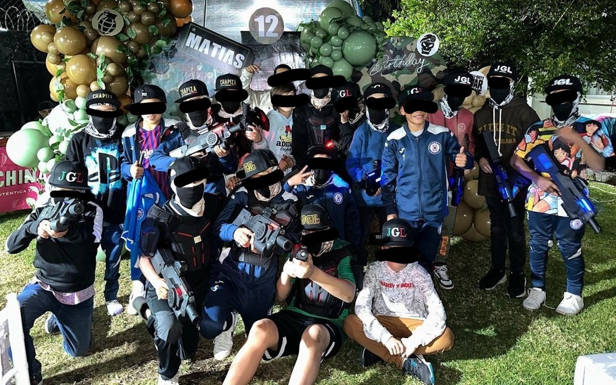 Futbolista de Cruz Azul organiza fiesta a su hijo con temática de narcos
