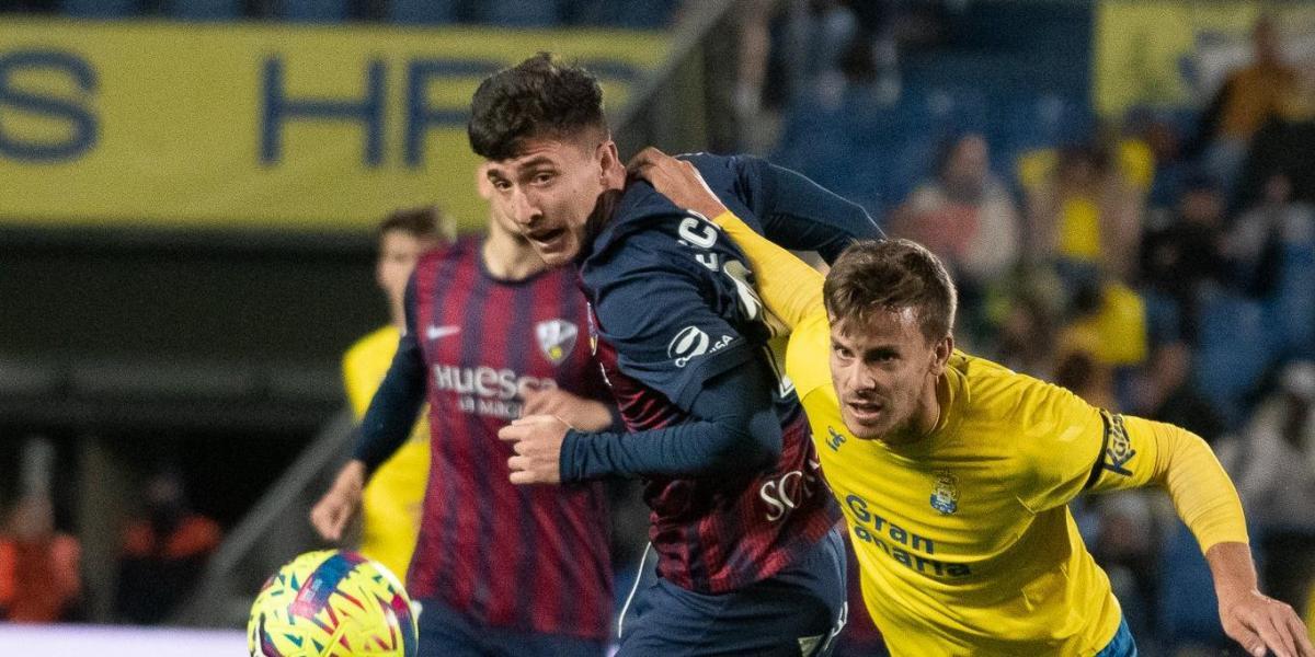 Gol extraño y liderato para Las Palmas