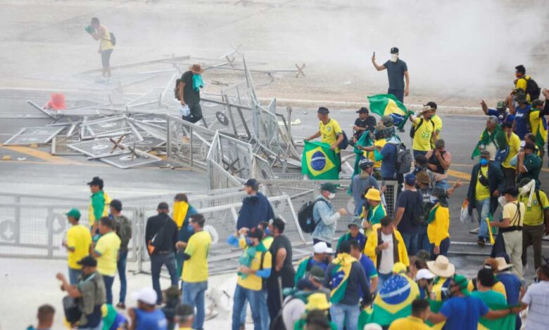 Golpistas invaden Congreso, Corte y Palacio de gobierno de Brasil