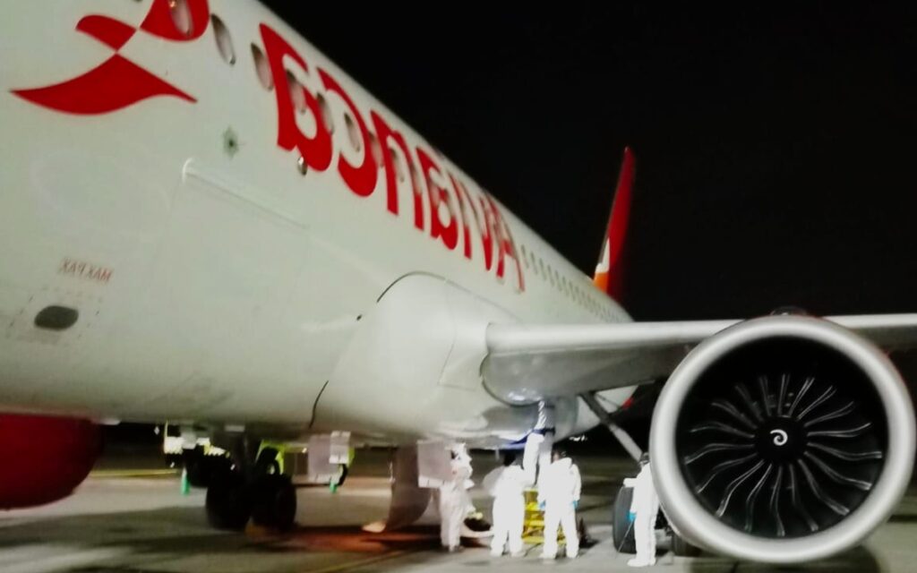 Hallan dos cadáveres en avión de Avianca que llegó de Chile a Colombia