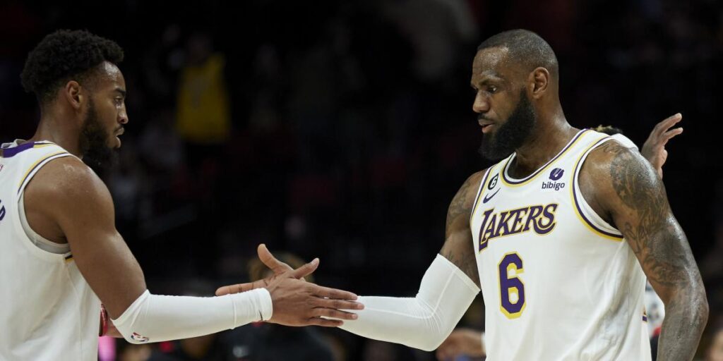 Hito increíble de los Lakers: pierden de 32 puntos un cuarto y aún así ganan