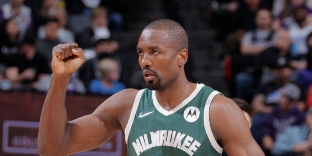 Ibaka, molesto con su situación en los Bucks: "¿Mi rol? No sé qué decir, 'no comment' "