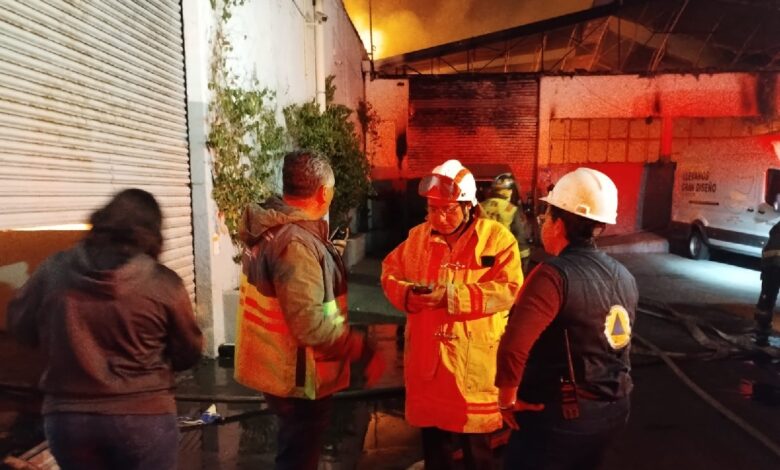 Incendio en Industrial Vallejo consume una bodega, hay saldo blanco