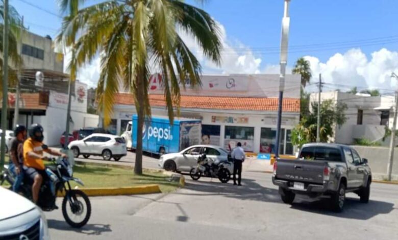 Interponen denuncias contra taxistas de Cancún por bloqueos