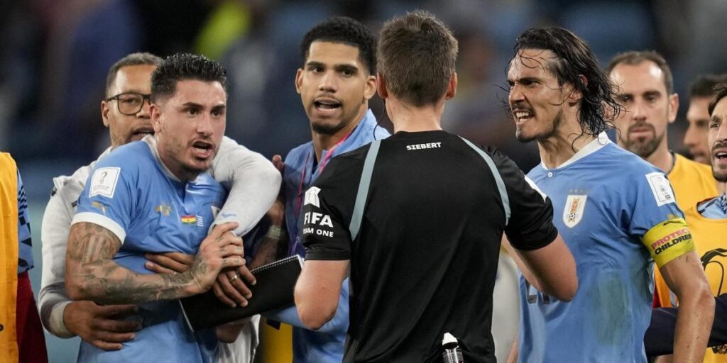 La FIFA sanciona a Giménez con cuatro partidos