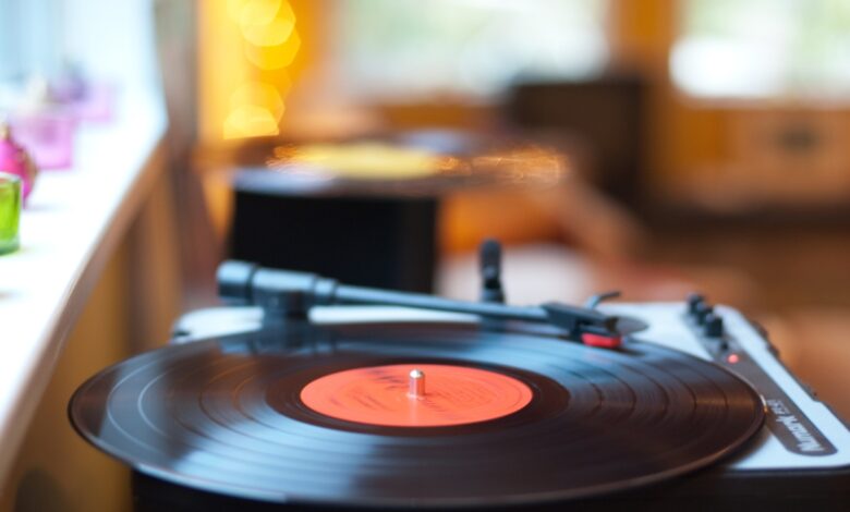 La nueva aplicación de Rewind te permite 'viajar en el tiempo' a través de la música de décadas pasadas