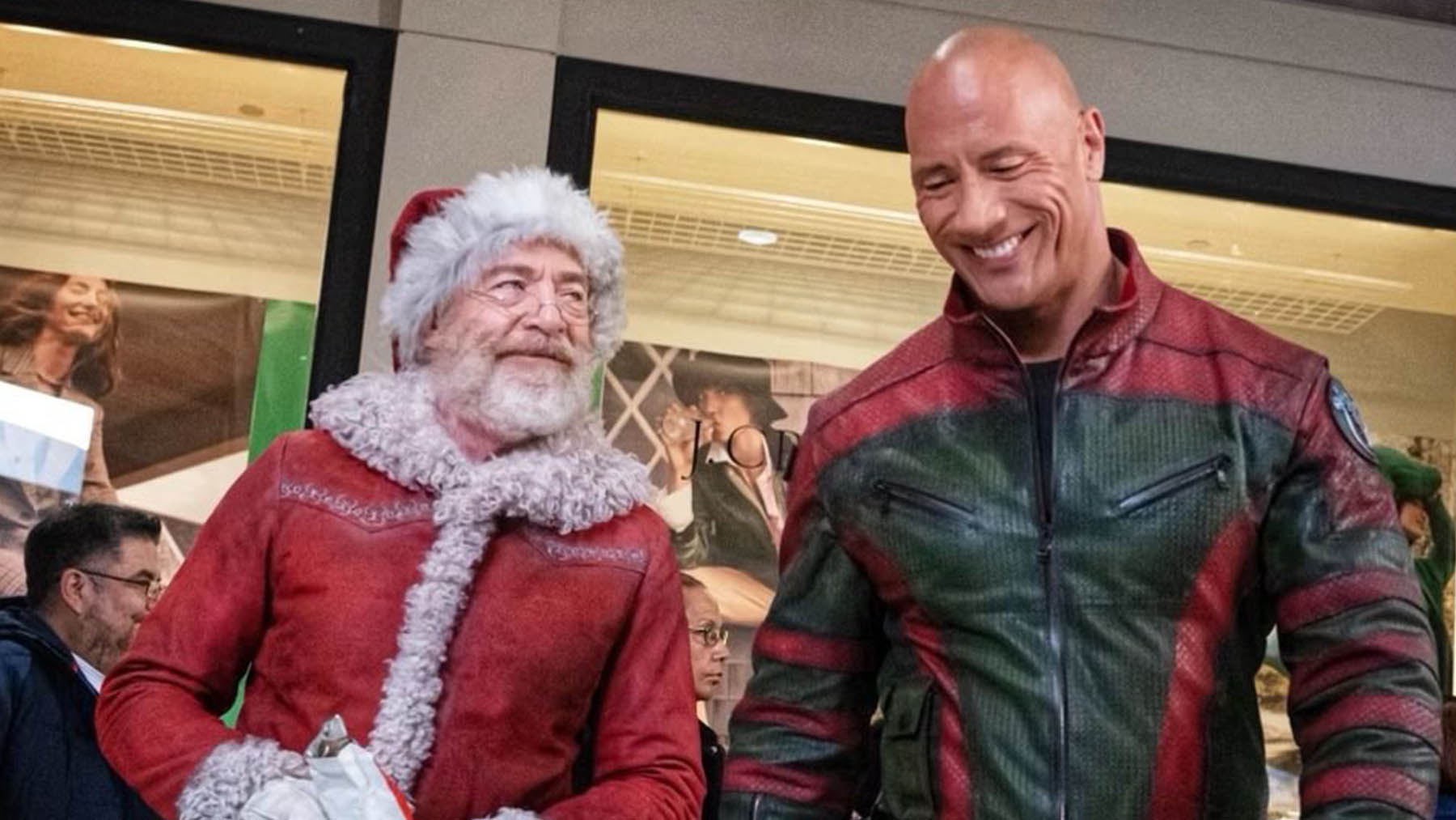 La nueva imagen de ‘Red One’ nos deja a Dwayne Johnson y J.K. Simmons preparados para las próximas navidades