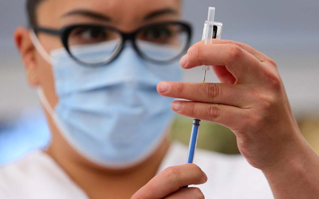 La respuesta global a la Covid sigue siendo 'renqueante': Tedros