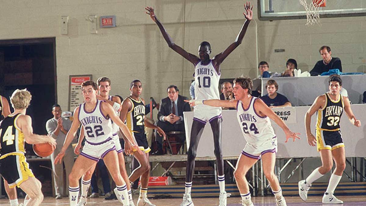 Las claves del caso de Manute Bol ¿A qué edad debutó en la NBA?