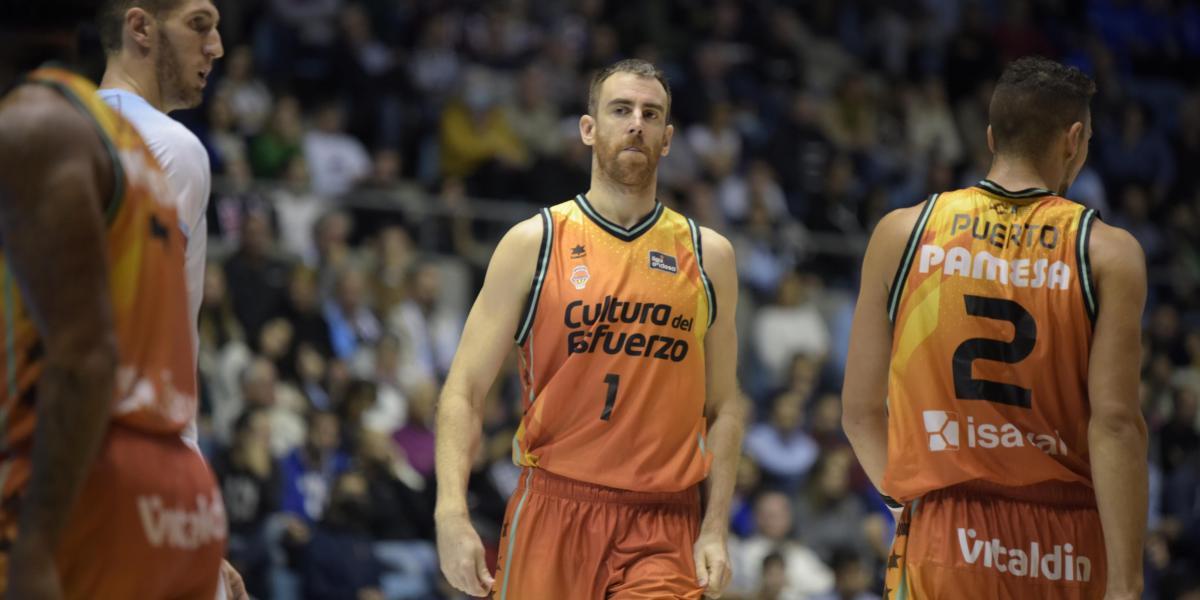 Las pruebas descartan una lesión grave de Claver pero se estudiará su evolución