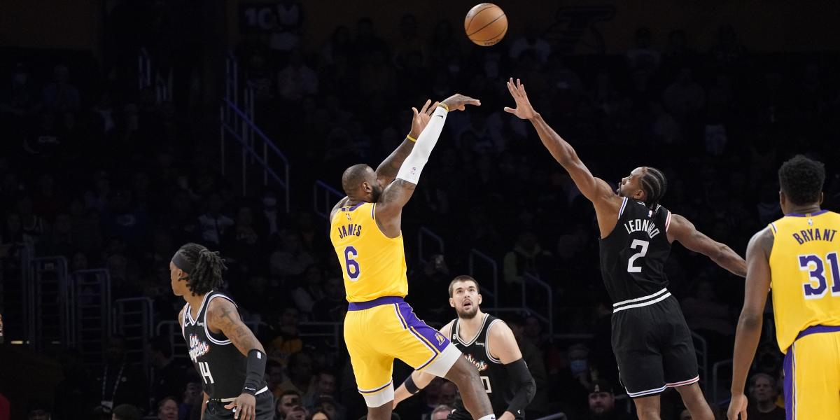 LeBron James supera dos récords, pero no puede con la 'maldición' de los Clippers