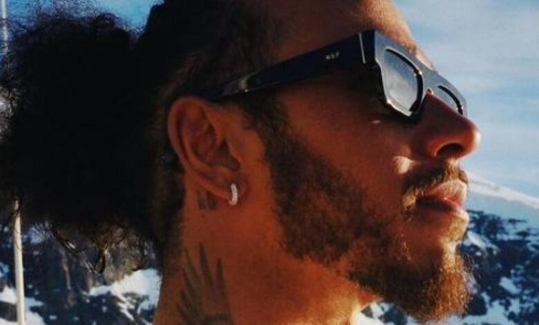Lewis Hamilton detalla los insultos y el acoso racial que sufrió en la escuela de niño
