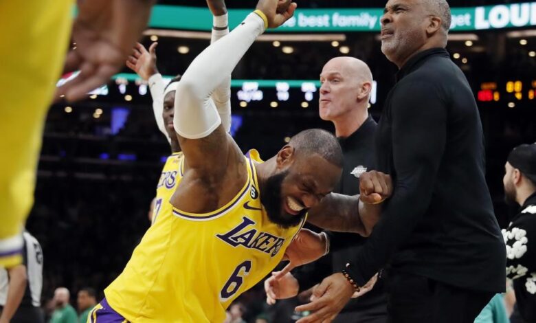 Los Celtics desatan la ira de LeBron y se llevan un polémico y tremendo Clásico