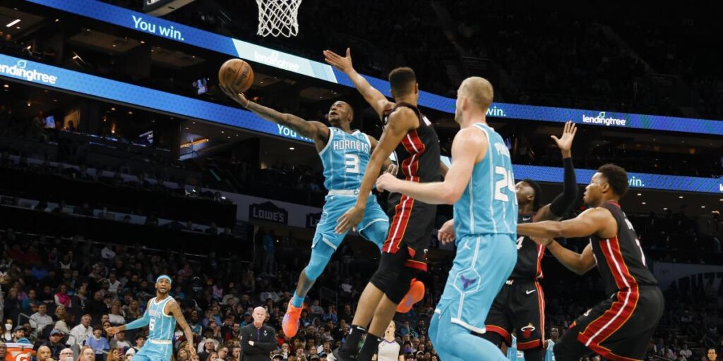 Los Hornets aprovechan el escaparate