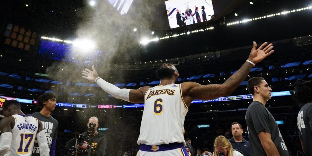 Los Lakers pierden en una noche histórica de LeBron