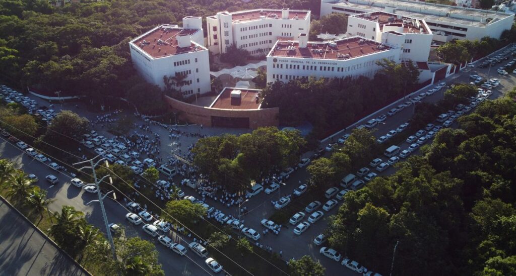 Los taxistas provocan el caos en Cancún tras la llegada de Uber