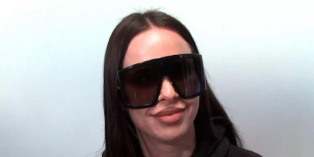 Los zapatos con forma de pene de María Iborra en el homenaje a su madre, Verónica Forqué