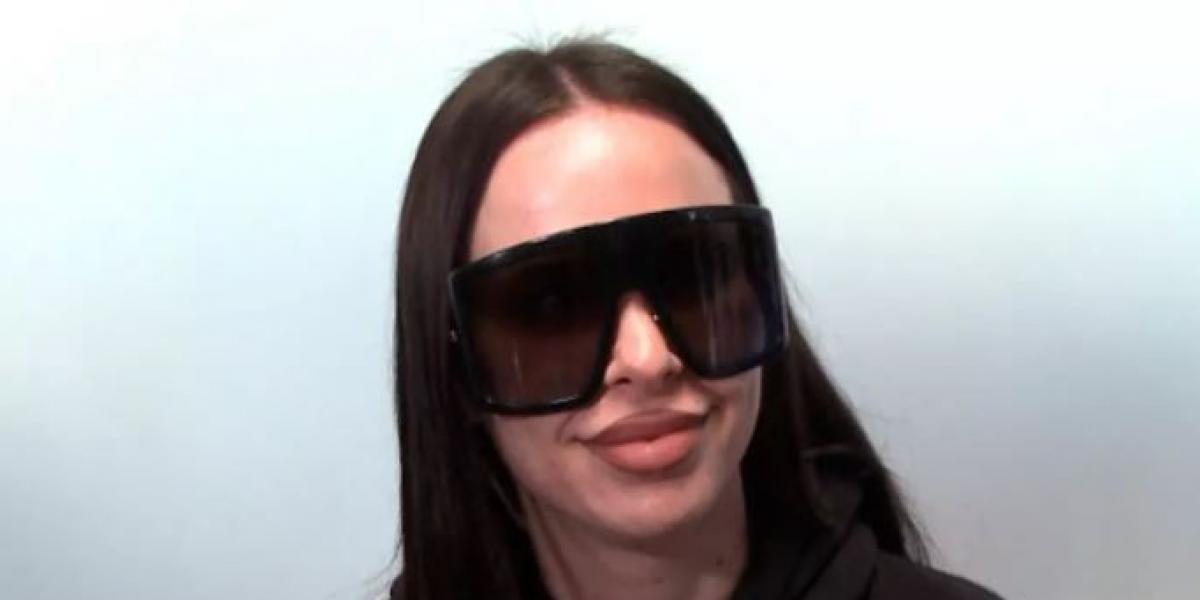 Los zapatos con forma de pene de María Iborra en el homenaje a su madre, Verónica Forqué