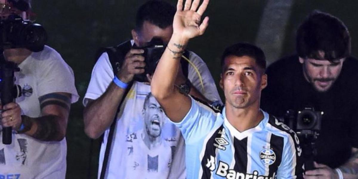 Luis Suárez se acordó del Atlético en su presentación con Gremio