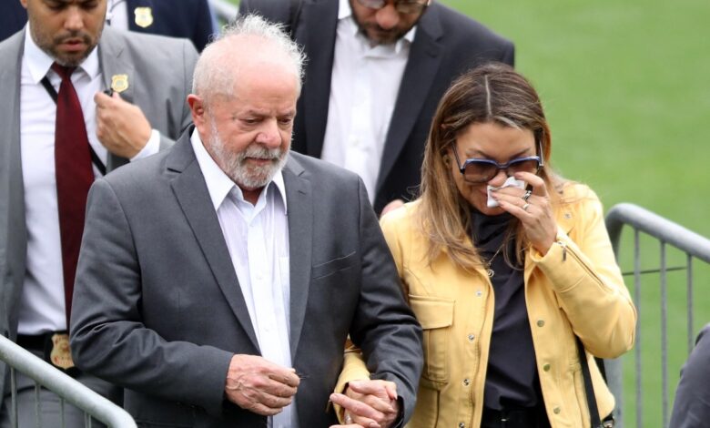 Lula da Silva rinde homenaje a Pelé en Santos