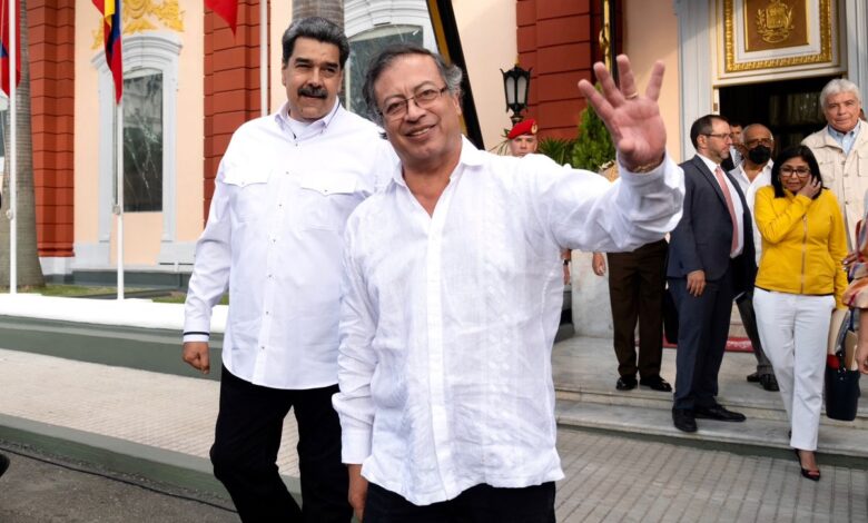 Maduro apoya a Petro en la búsqueda de un cese al fuego bilateral
