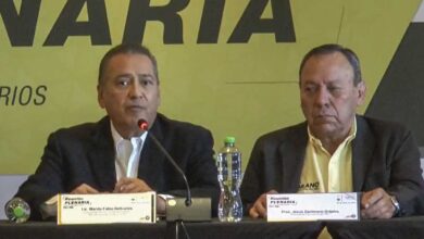 Manlio Fabio Beltrones reaparece en la plenaria del PRD; pide legislar sobre gobiernos de coalición