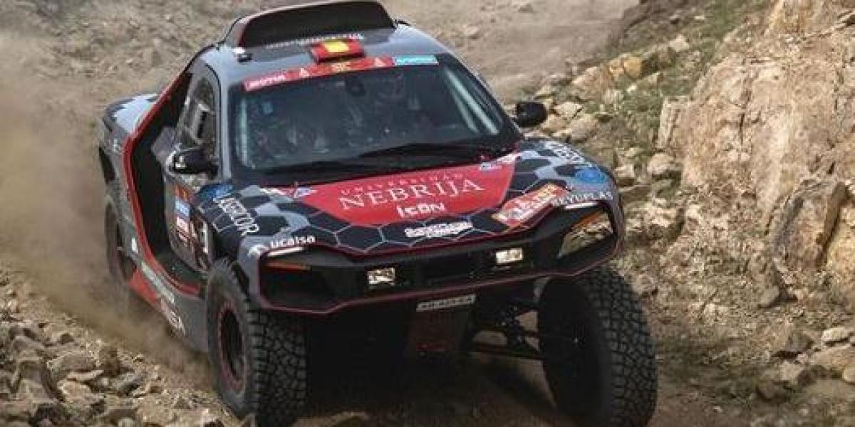 Manolo y Mónica Plaza, en jaque en el Dakar por problemas técnicos