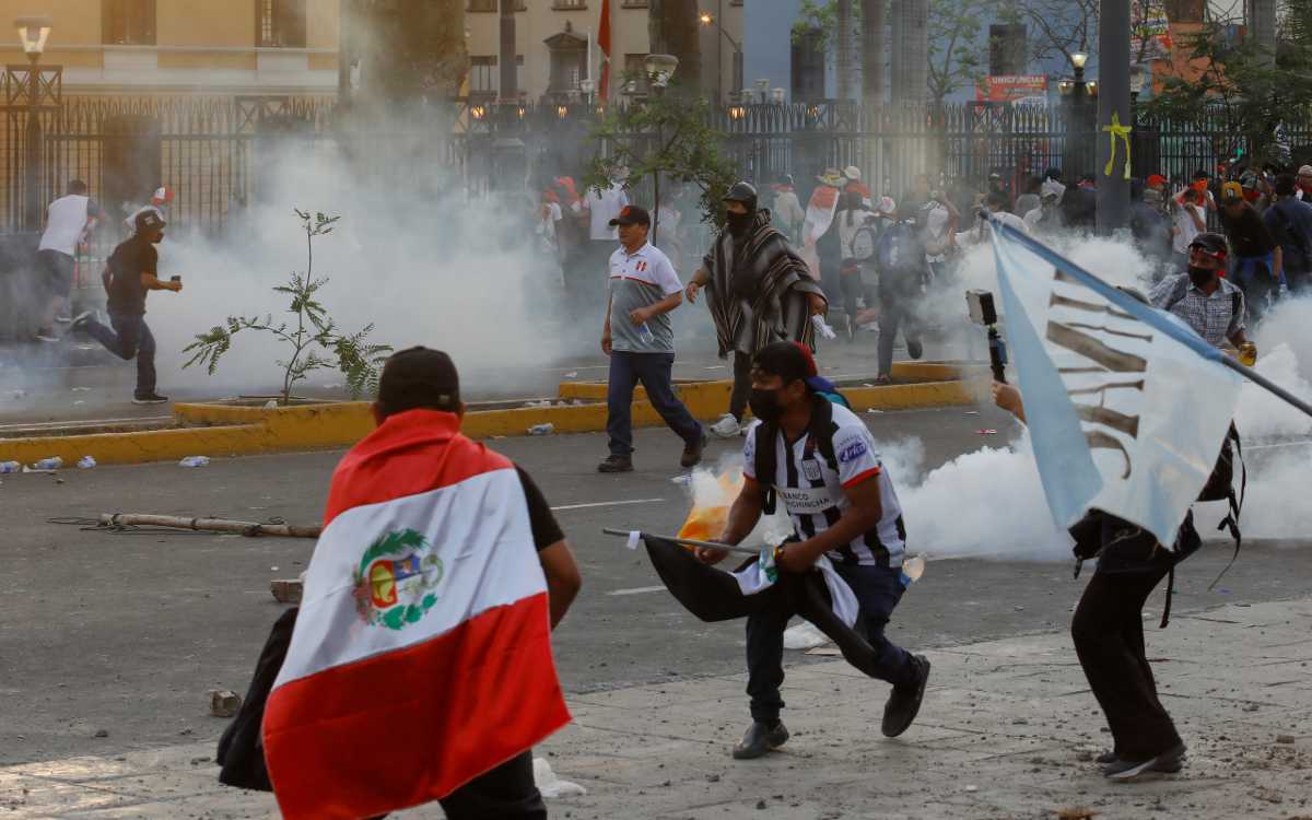 Marchan miles en la ‘Toma de Lima’ para protestar contra la presidenta de Perú