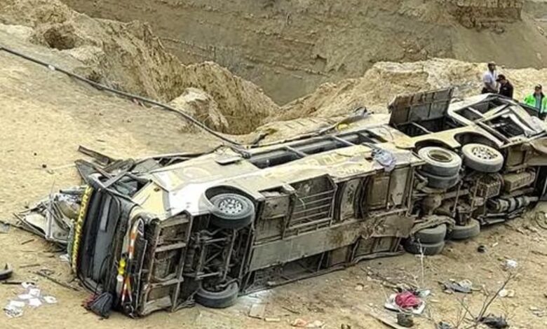Más de 20 muertos tras caída de autobús al precipicio en Perú