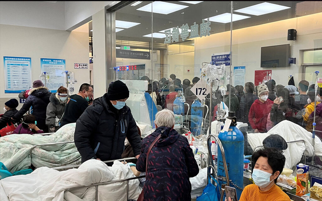 Medios estatales chinos restan importancia a la grave ola de Covid