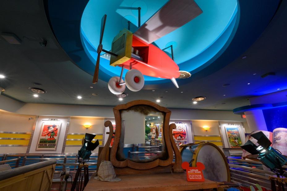 Mickey & Minnie's Runaway Railway en Disneyland Park – Cola interior