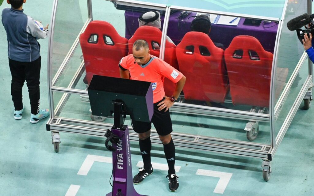 Mundial de Clubes: Explicarán árbitros decisiones del VAR al público a través del micrófono  | Tuit