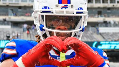 NFL: Damar Hamlin ya respira sin ayuda mecánica y habló con sus compañeros