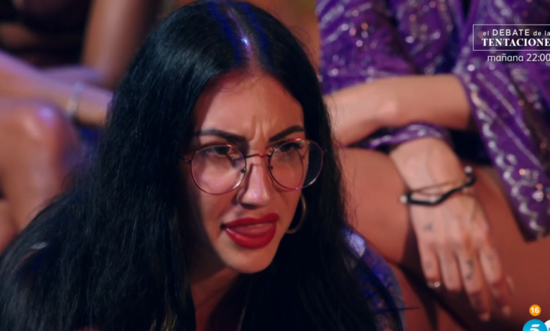 Naomi, en 'shock' al ver cómo Adrián se masturba tras estar con las tentadoras